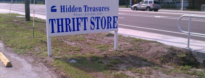 Hidden Treasures Thrift Shop inc. is one of Orte, die Sylvia gefallen.