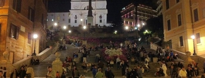 Piazza di Spagna is one of Любимые места по всему миру.