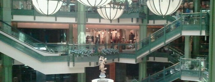 The Shops at Georgetown Park is one of Danyelさんのお気に入りスポット.