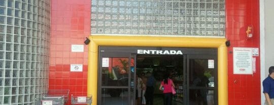 Supermercados Rey is one of Tempat yang Disukai Omar.