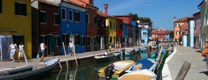 Isola di Burano is one of Must do/see/eat/visit in Venice!.