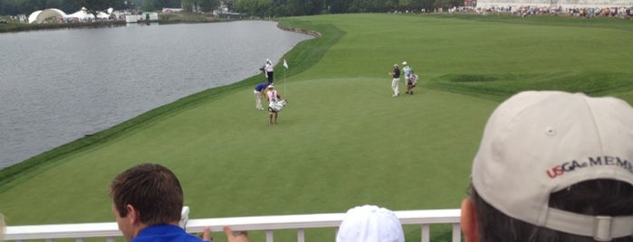 BMW 18th Hole Pavilion is one of Locais curtidos por Bob.