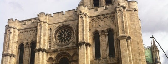 Saint-Denis Bazilikası is one of Paris.