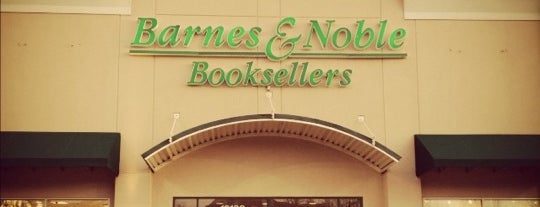 Barnes & Noble is one of Lieux qui ont plu à Jared.