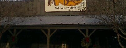 Cracker Barrel Old Country Store is one of Tempat yang Disukai Dawn.
