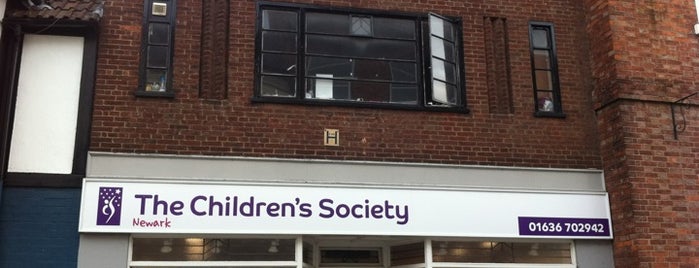 The Children's Society is one of arts décoratifs de Newark.