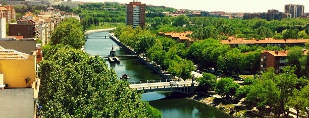 Río Manzanares is one of Lieux qui ont plu à Álvaro.