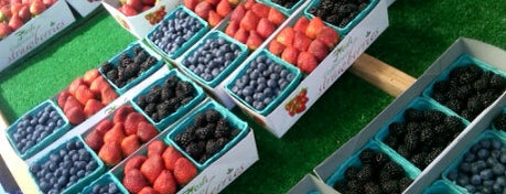 7+FIG Farmers Market is one of Raw Food Restaurants in Los Angeles, CA.