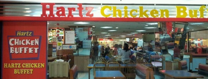 Hartz Chicken Buffet is one of สถานที่ที่ Dinos ถูกใจ.