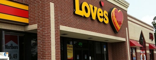 Love's Travel Stop is one of Laura’s Liked Places.