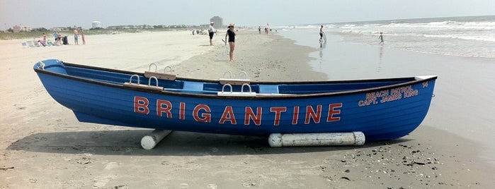 Brigantine Beach is one of Larisaさんのお気に入りスポット.