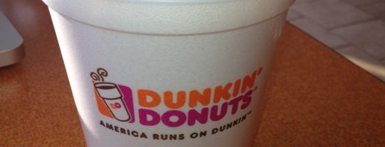 Dunkin' is one of Alisonさんのお気に入りスポット.