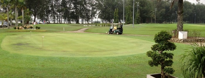 Royal Pahang Golf Club is one of Posti che sono piaciuti a ꌅꁲꉣꂑꌚꁴꁲ꒒.