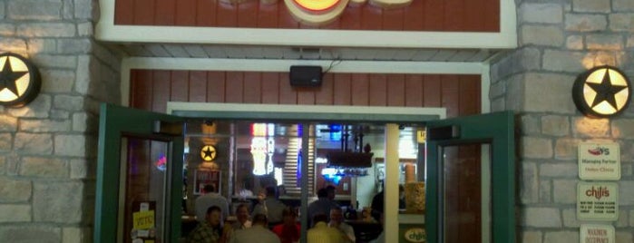 Chili's Grill & Bar is one of สถานที่ที่ Xiaoyu ถูกใจ.