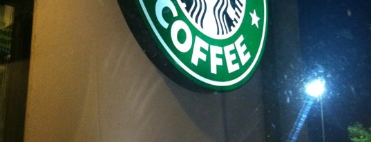 Starbucks is one of Locais salvos de Courtney.