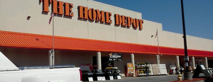 The Home Depot is one of สถานที่ที่ Andy ถูกใจ.