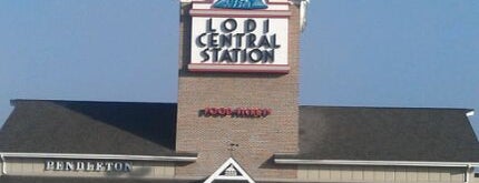 Ohio Station Outlets is one of Orte, die Zachary gefallen.