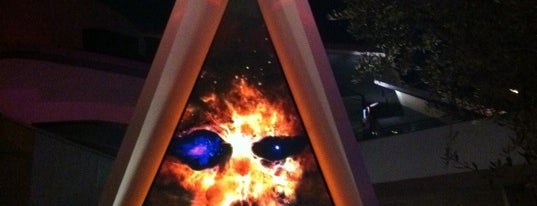 Space Mountain Ghost Galaxy is one of สถานที่ที่ Lucas ถูกใจ.