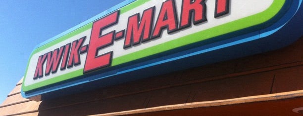 Kwik-E-Mart is one of สถานที่ที่ dedi ถูกใจ.
