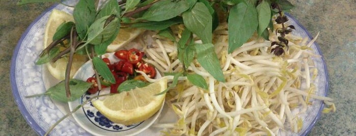 Phở Hưng is one of Lugares favoritos de Carla.