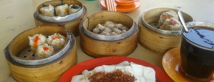 Kedai Kopi Dan Restoran SEA PARK 海外天海鲜酒家 is one of Food Hunting ♥ Borneo.