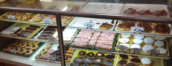 Smurawa's Country Bakery is one of Lugares favoritos de Neal.