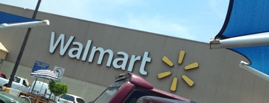 Walmart is one of Locais curtidos por Luis Arturo.