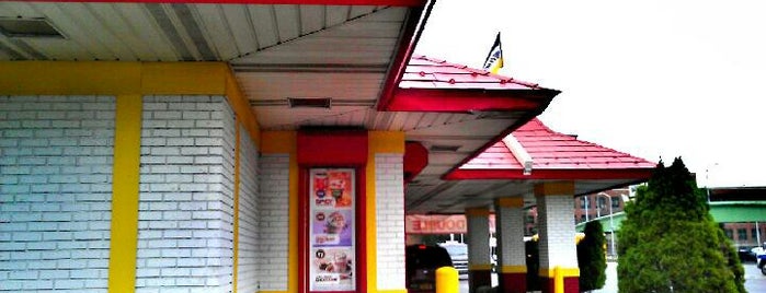 McDonald's is one of สถานที่ที่ Jim ถูกใจ.