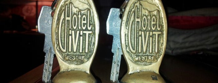 Hotel VIVIT is one of สถานที่ที่ Clay ถูกใจ.