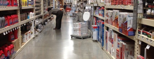 The Home Depot is one of Lugares favoritos de Greg.