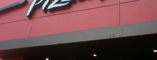Pizza Hut is one of Lugares donde estuve en el exterior 2a parte:.