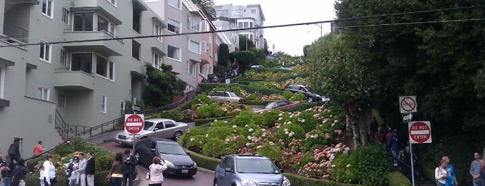 Lombard Street is one of San Francisco Tourists' Hits.