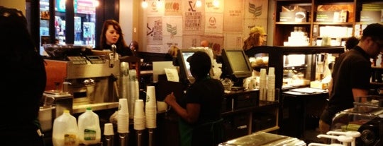 Starbucks is one of Tempat yang Disukai Tom.