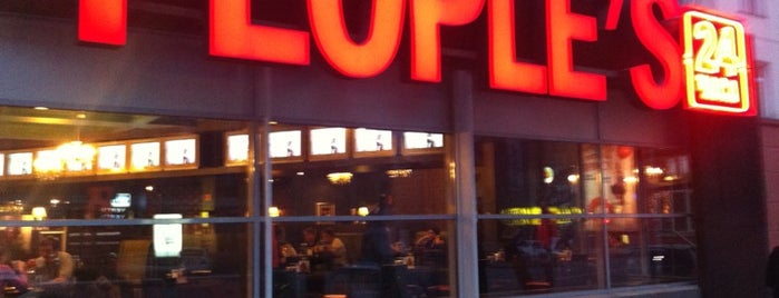 People's Bar & Grill is one of Locais curtidos por Томуся.