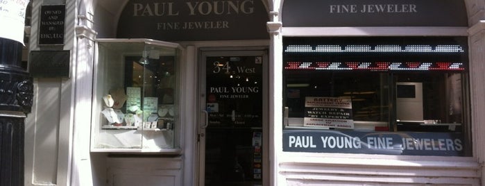 Paul Young Fine Jewelers is one of Orte, die Stephanie gefallen.