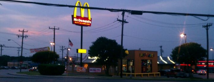 McDonald's is one of Lugares favoritos de SilverFox.