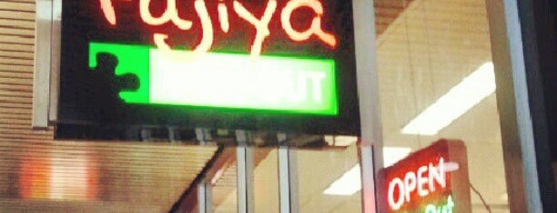 Fujiya Sushi is one of สถานที่ที่ John ถูกใจ.
