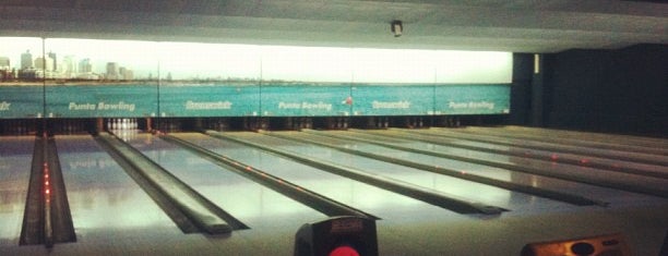 Bowling Punta Shopping is one of Luisanaさんの保存済みスポット.