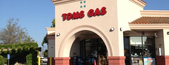 Tom's Gas is one of Tempat yang Disukai Doc.