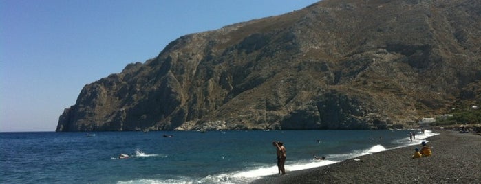 Kamari Beach is one of 5 days Santorini experience.