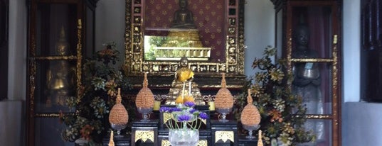 Phra Phuttha Sihing Chapel is one of Holy Places in Thailand that I've checked in!!.