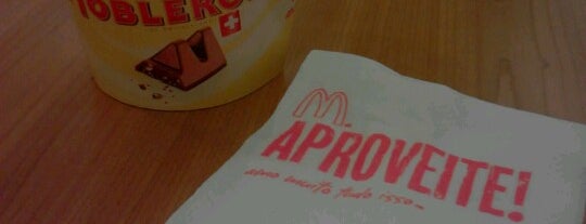 McDonald's is one of Locais curtidos por Lorena.