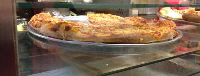 Pizza D'Oro is one of Tempat yang Disimpan Michelle.