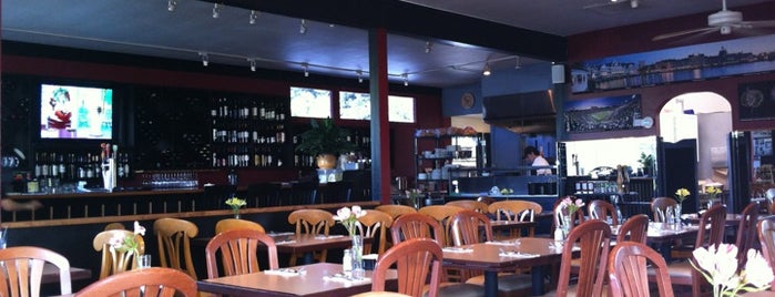 Mike's Cafe is one of Locais curtidos por Arturo.