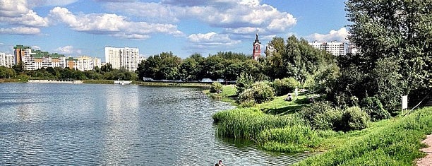 Парк «Борисовские пруды» is one of Tempat yang Disukai Алексей.