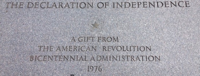 Memorial to the 56 Signers of the Declaration of Independence is one of Tempat yang Disimpan J.