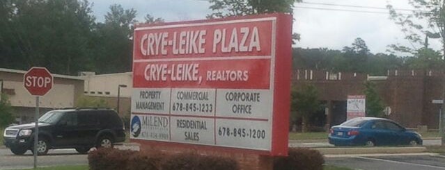 Crye Leike Realtors is one of สถานที่ที่ Ken ถูกใจ.