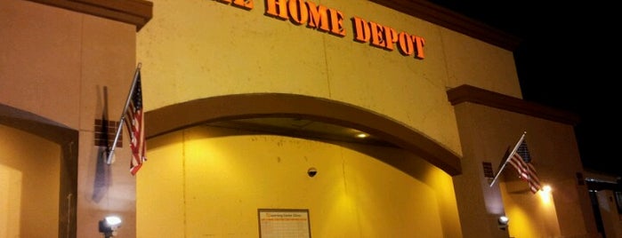 The Home Depot is one of Lieux qui ont plu à Charlie.