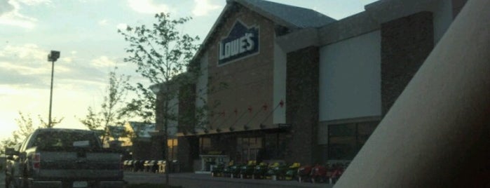 Lowe's is one of Lugares favoritos de Michael.