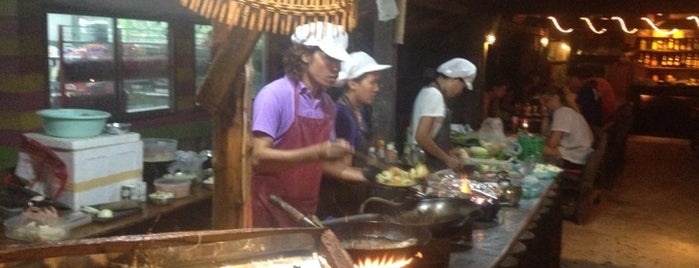 Phad Thai Resturant - Phi Phi Island Village is one of Locais curtidos por Chris.